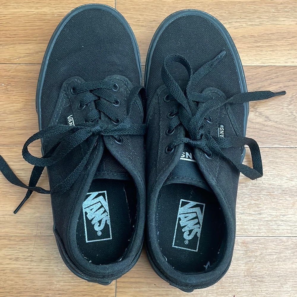 Vans black sneakers in 2.5Y